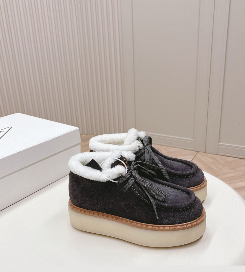 Pra*a casual shoes